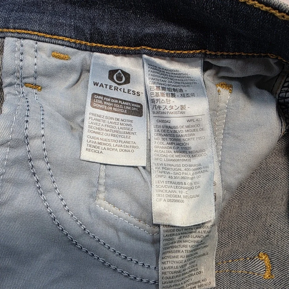Levi's Women 18W M Blue 720 High‎ Rise Pants Super Skinny Distressed Jeans